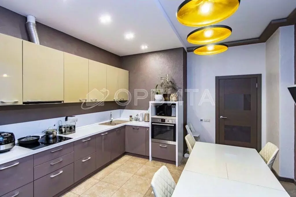 3-к кв. Тюменская область, Тюмень ул. Малыгина, 90 (122.0 м) - Фото 1