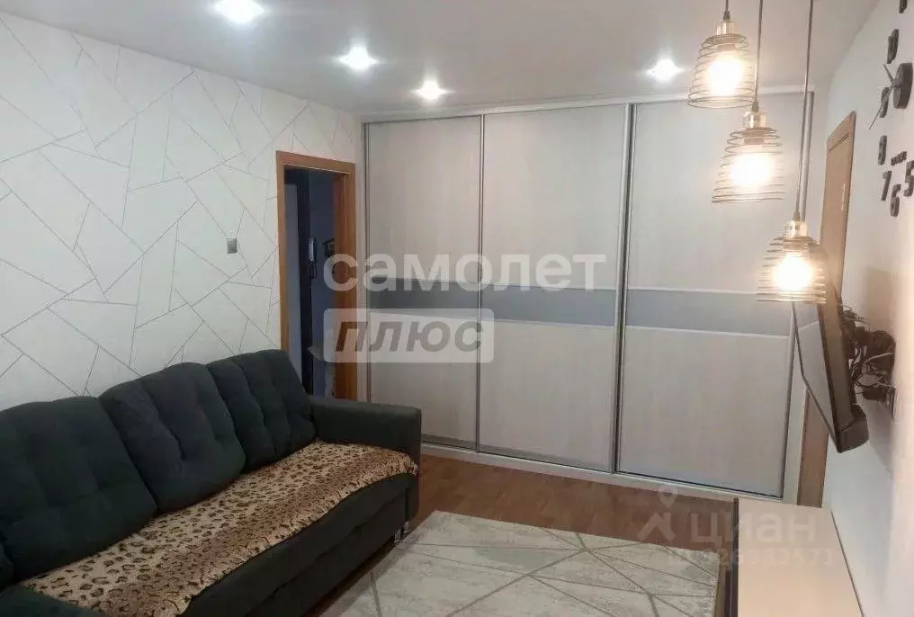 3-к кв. Омская область, Омск ул. 3-я Ленинградская, 41 (49.9 м) - Фото 0