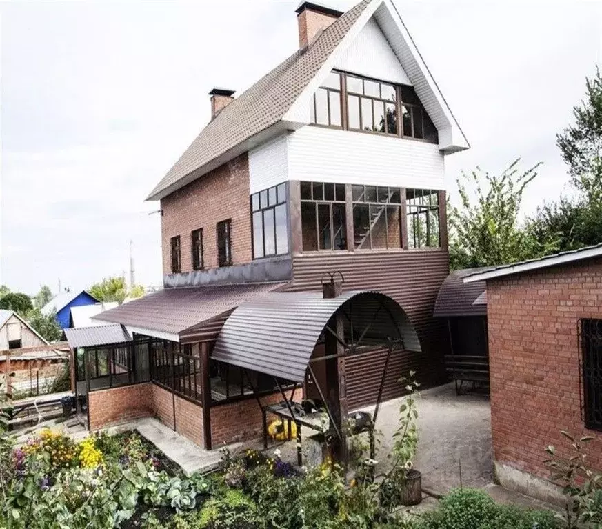 Дом в Самарская область, Новокуйбышевск Железнодорожная ул., 7 (240 м) - Фото 1