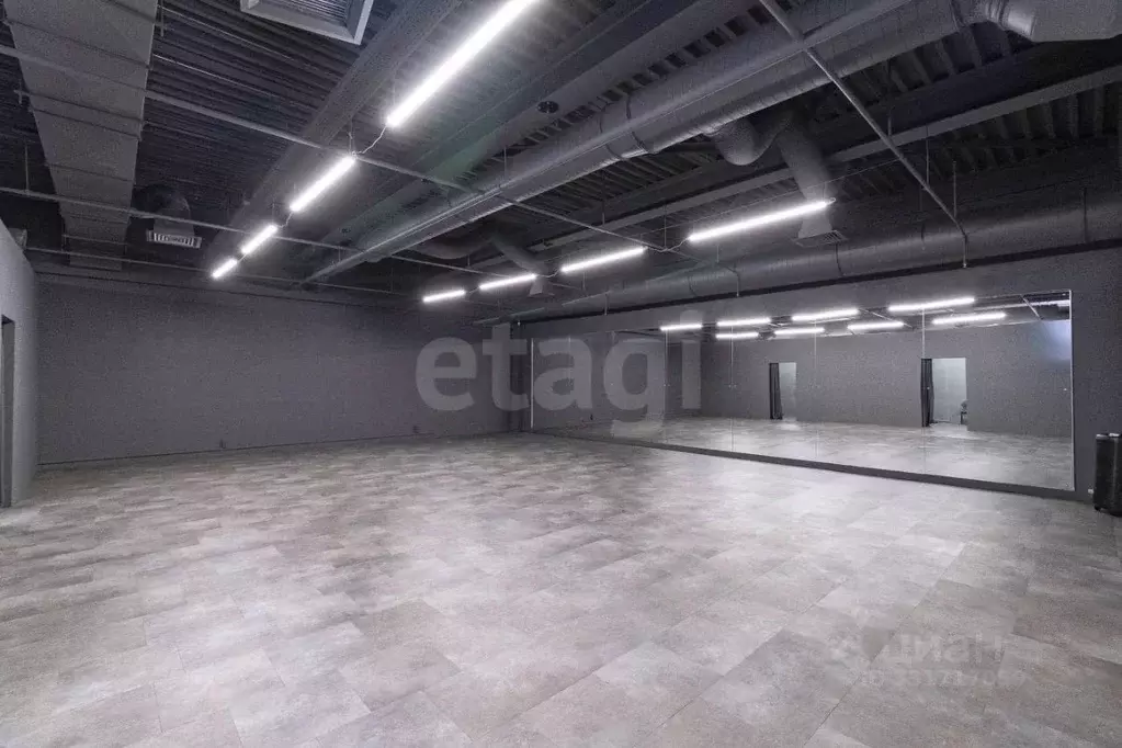 Торговая площадь в Тюменская область, Тюмень ул. 50 лет ВЛКСМ, 63 (142 ... - Фото 1