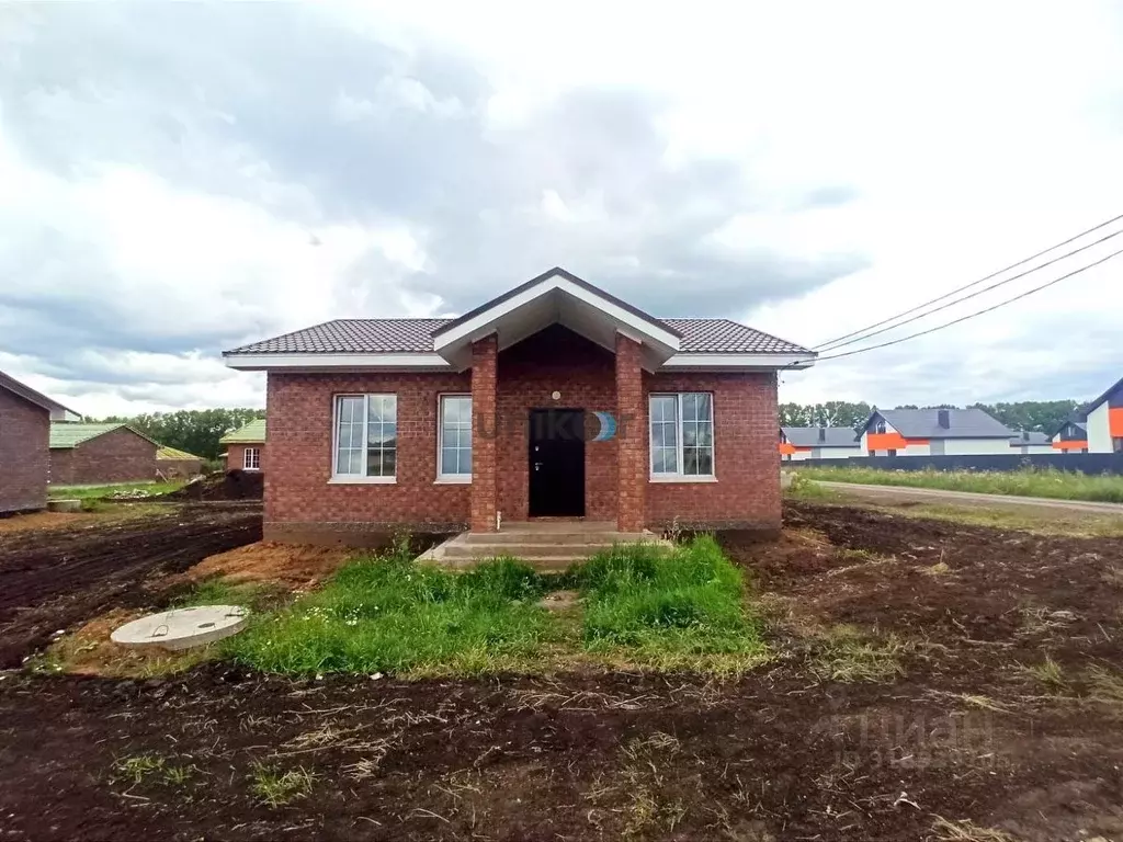 Дом в Башкортостан, Уфимский район, Дмитриевский сельсовет, д. ... - Фото 1