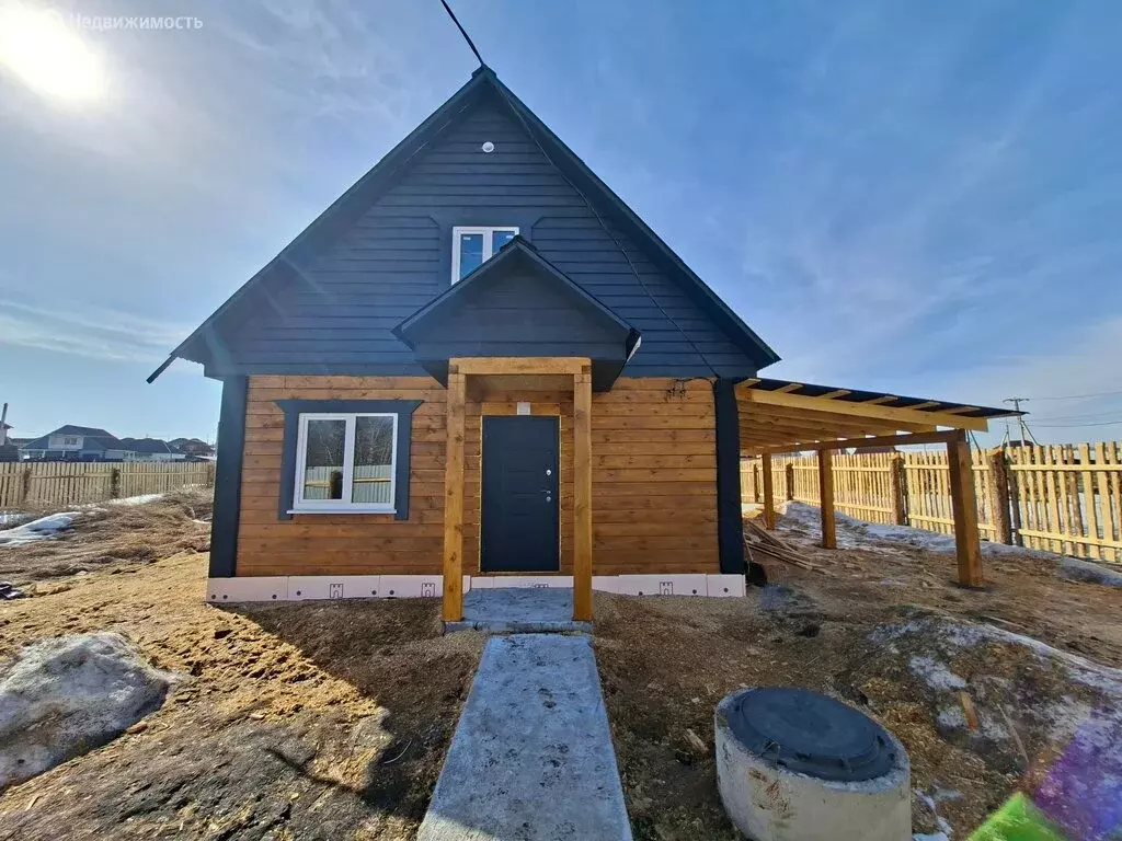 Дом в село Урик, улица Домбровского (160 м) - Фото 1