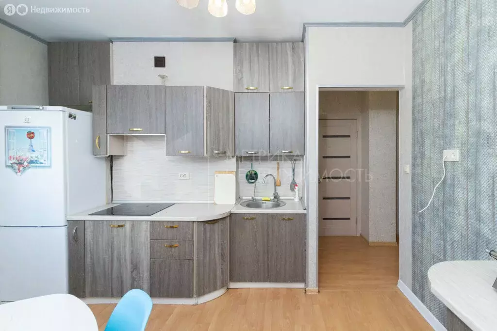 2-комнатная квартира: Тюмень, улица Станислава Карнацевича, 3 (53.4 м) - Фото 2