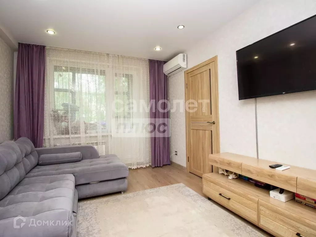 Продаётся 4-к квартира, 60 м - Фото 1