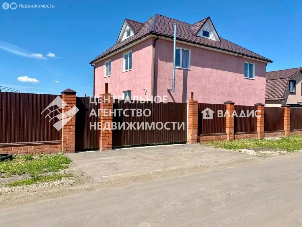 Дом в село Ходынино, Центральная улица, 45 (228.4 м) - Фото 0