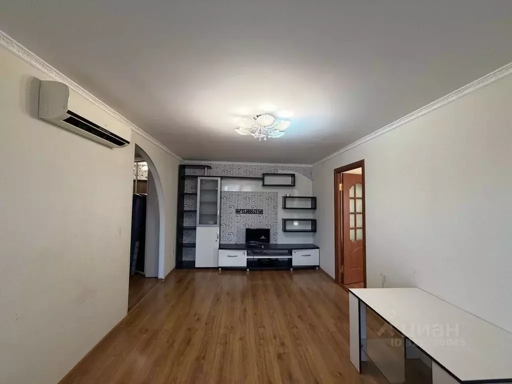 2-к кв. Крым, Симферопольский район, Гвардейское пгт ул. Острякова, 11 ... - Фото 1