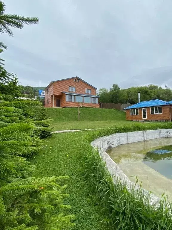 Дом в Камчатский край, Петропавловск-Камчатский ул. Беринга, 116 (260 ... - Фото 0
