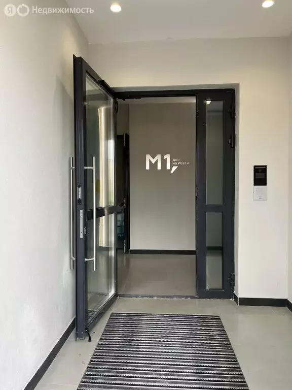 Квартира-студия: Екатеринбург, улица Молодогвардейцев, 1 (26 м) - Фото 0