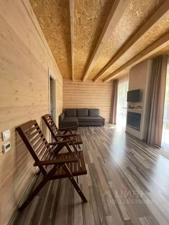Дом в Алтай, Чемальский район, Урочище Каратурук тер. 3 (80 м) - Фото 1