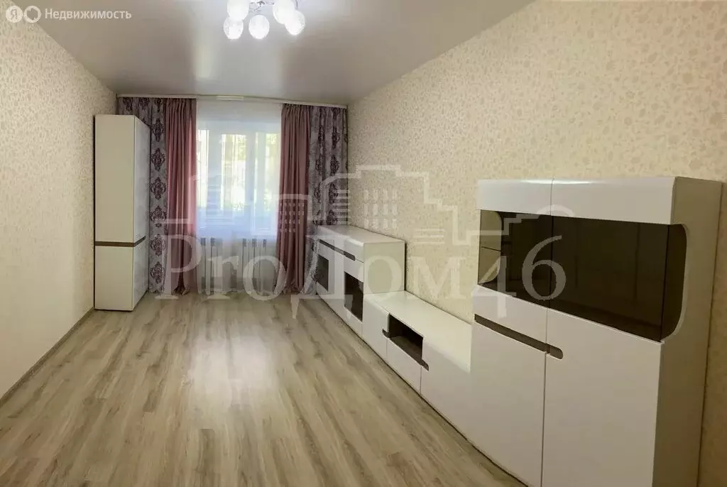 3-комнатная квартира: Курск, проспект Хрущёва, 28 (75.9 м) - Фото 1