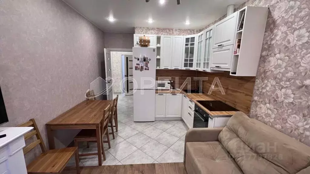2-к кв. Тюменская область, Тюмень ул. Фармана Салманова, 12 (55.6 м) - Фото 0
