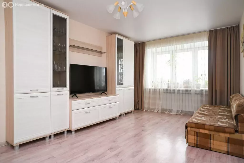 3-комнатная квартира: Казань, улица Декабристов, 104 (55 м) - Фото 1