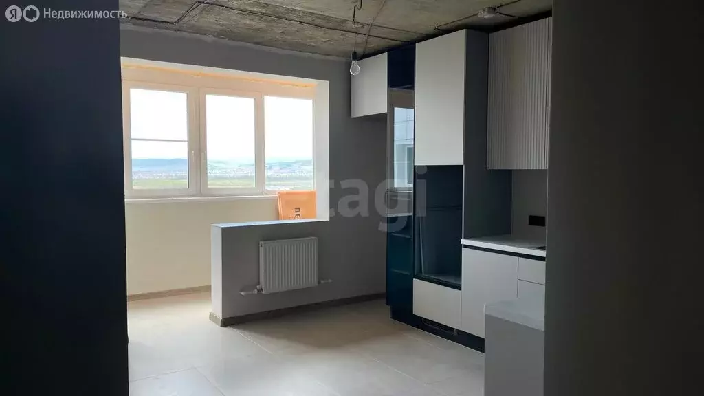 2-комнатная квартира: Улан-Удэ, улица Бабушкина, 1к5 (79 м) - Фото 0