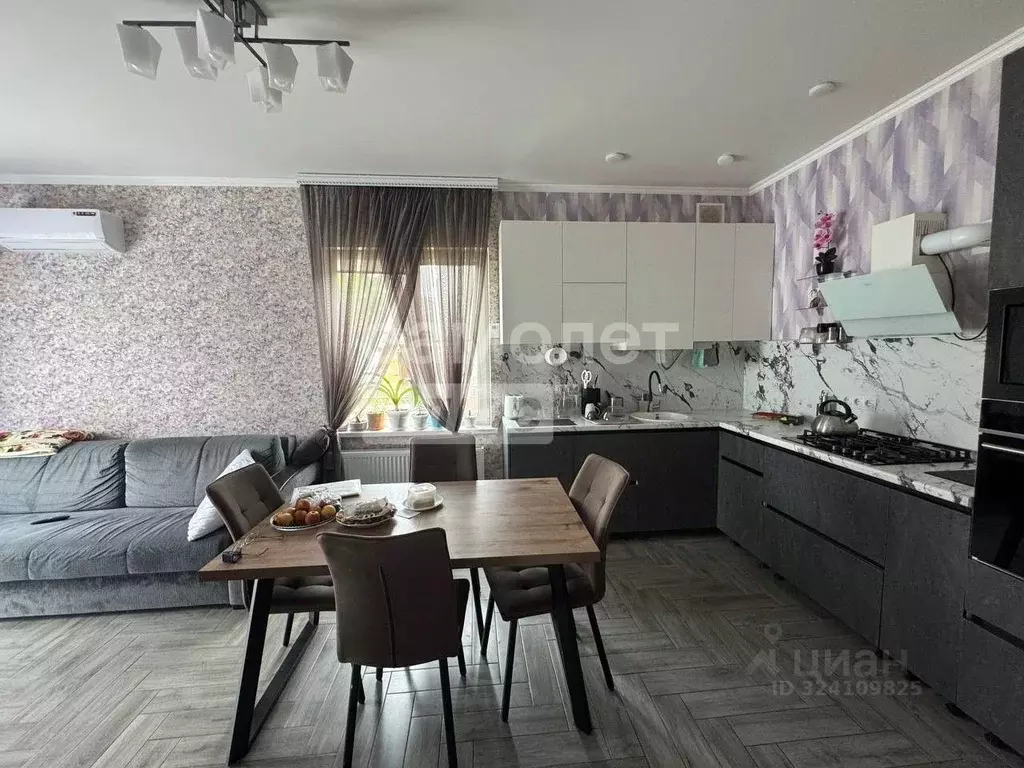 Дом в Краснодарский край, Динская ст-ца ул. Комсомольская (110 м) - Фото 1