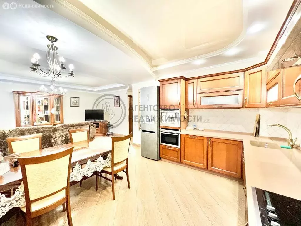 3-комнатная квартира: Казань, улица Аделя Кутуя, 44 (112 м) - Фото 1