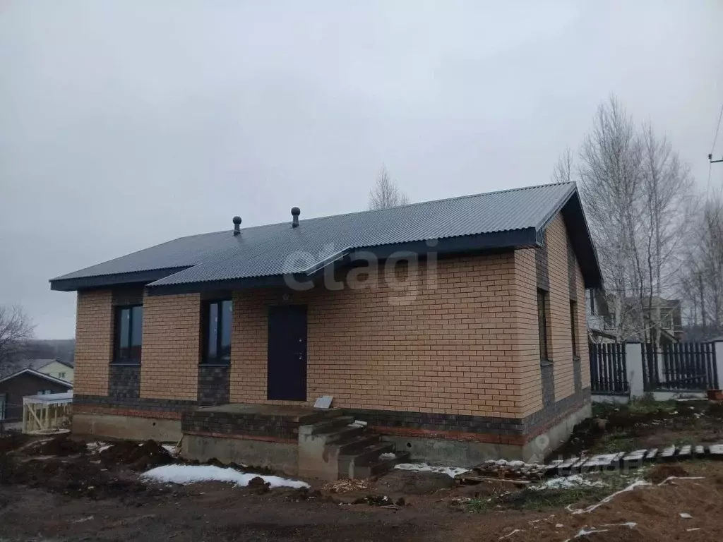 Дом в Башкортостан, Иглинский район, Акбердинский сельсовет, с. ... - Фото 1