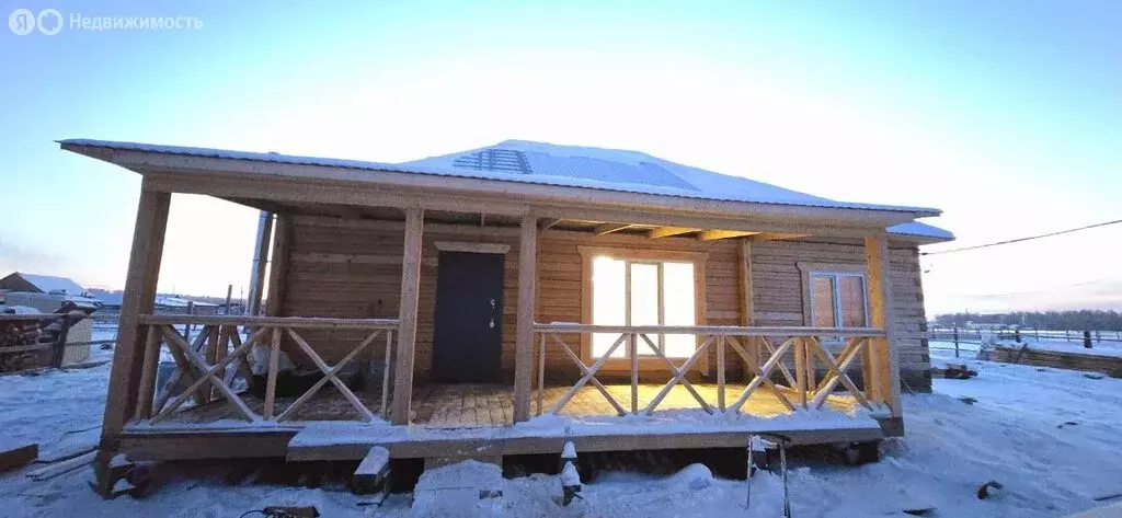 Дом в Нюрбинский район, Октябрьский наслег, село Антоновка (118.1 м) - Фото 1