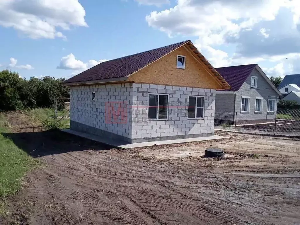 Дом в Белгородская область, Старооскольский городской округ, с. ... - Фото 1