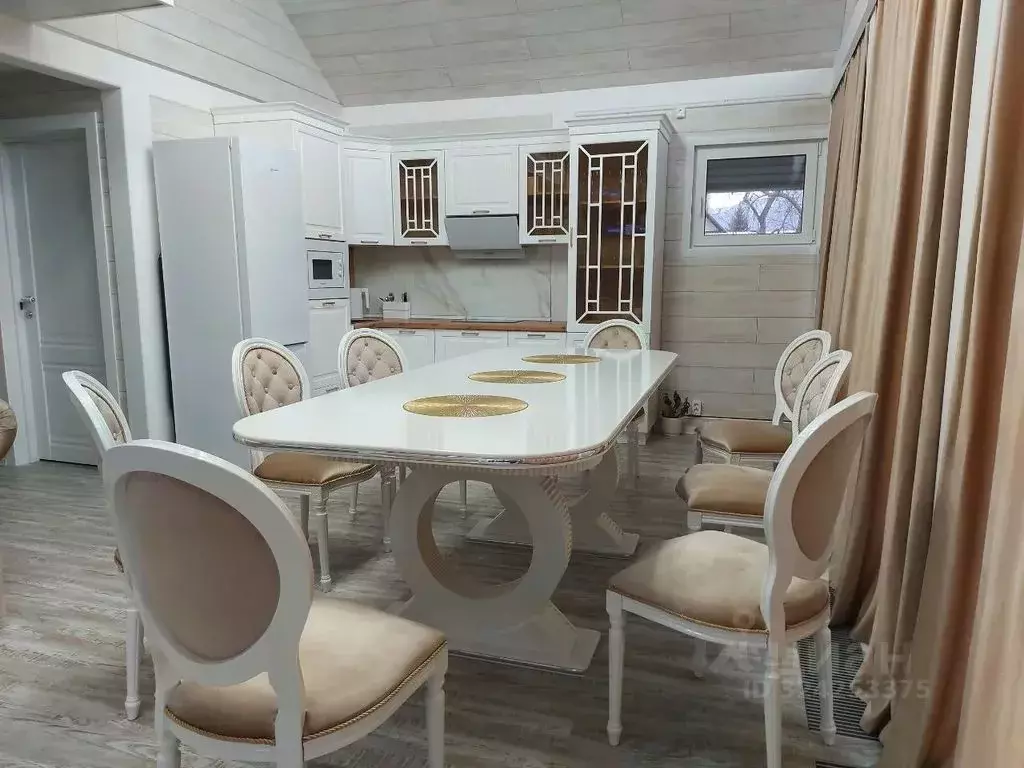 Дом в Алтай, Чемальский район, Элекмонарское с/пос, с. Элекмонар ул. ... - Фото 1