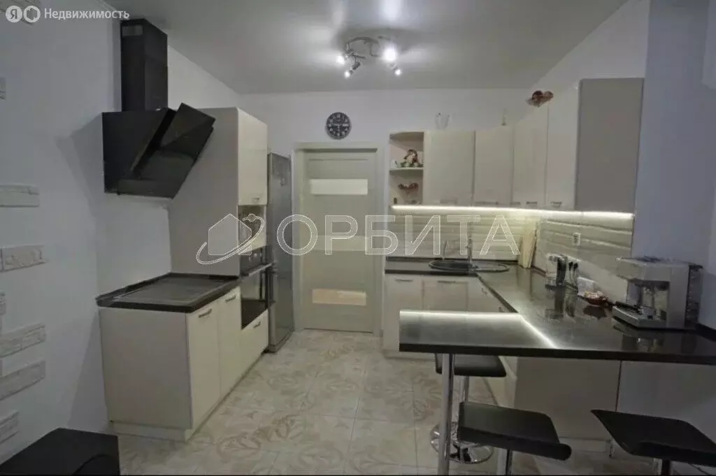 2-комнатная квартира: Тюмень, улица Монтажников, 51 (64 м) - Фото 2