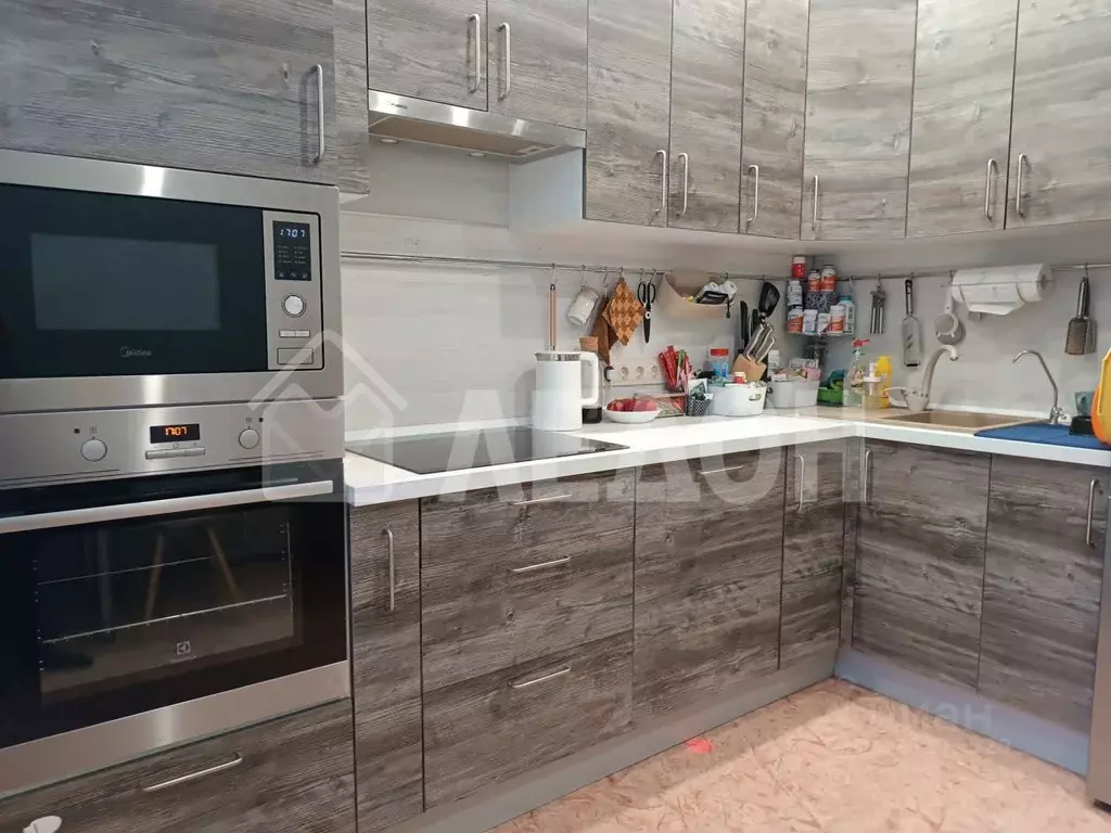 2-к кв. Омская область, Омск ул. Б.Г. Шаронова, 21 (63.2 м) - Фото 0