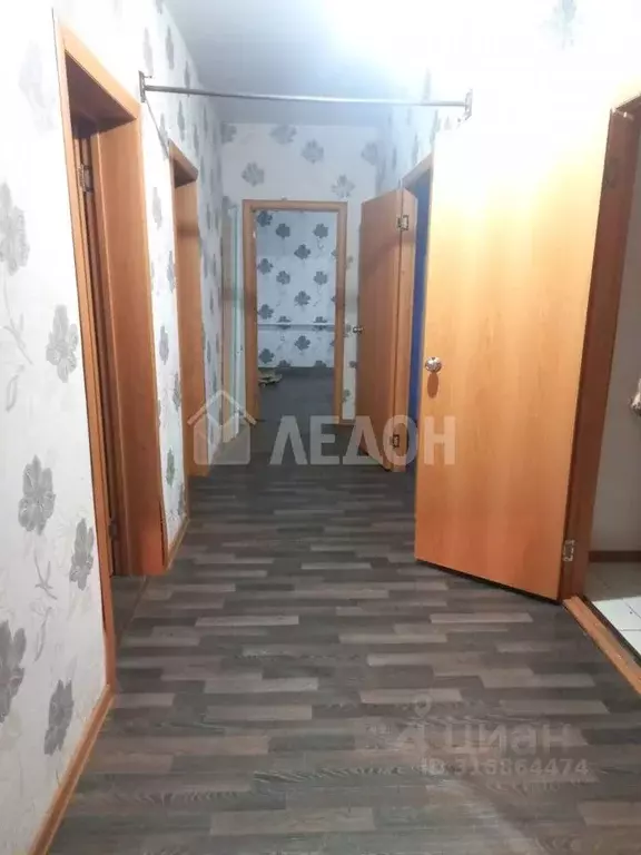 4-к кв. Омская область, Нововаршавка рп ул. Восточная, 12 (74.0 м) - Фото 1
