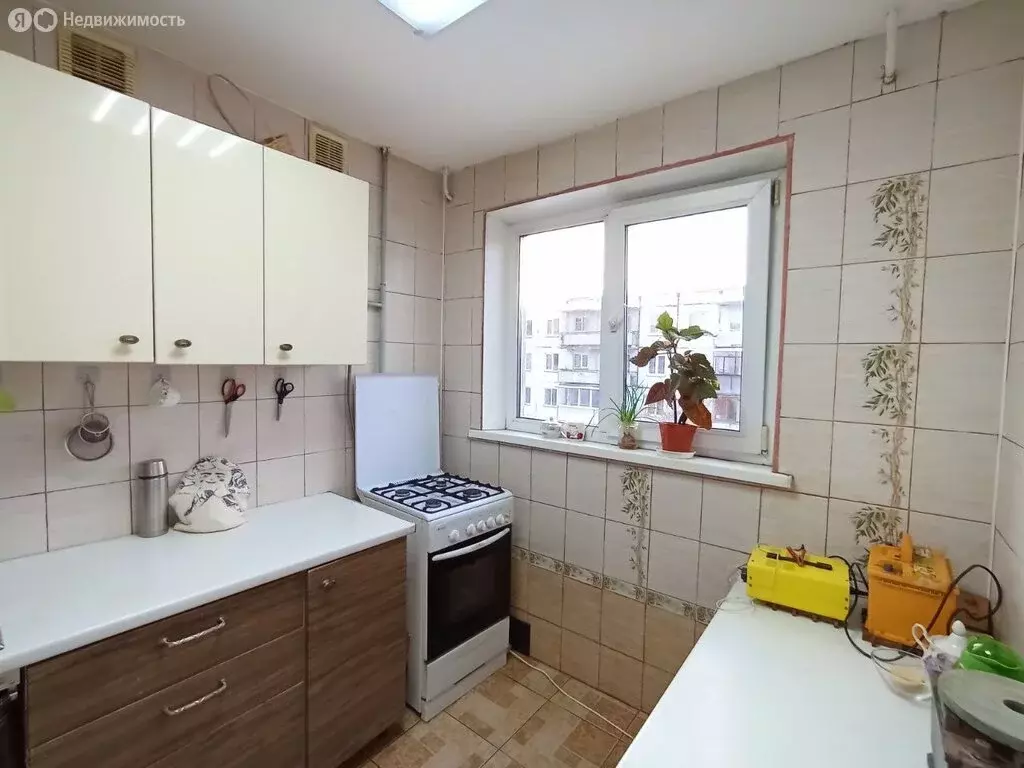 3-комнатная квартира: Челябинск, 3-я Арзамасская улица, 21 (63 м) - Фото 1