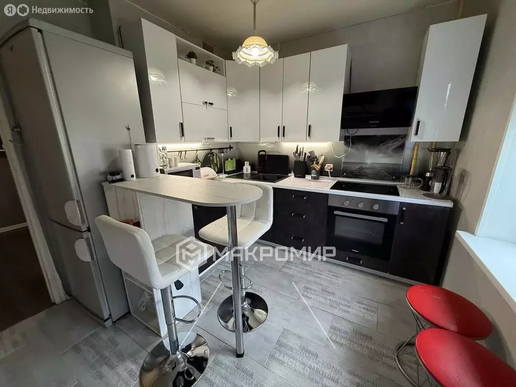 3-комнатная квартира: Кировск, улица Энергетиков, 3 (71.8 м) - Фото 1