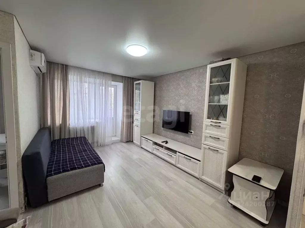 2-к кв. Тюменская область, Тюмень ул. Республики, 176 (42.6 м) - Фото 1