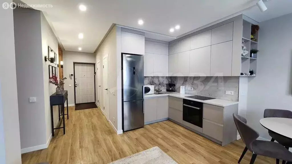 3-комнатная квартира: Тюмень, улица Александра Протозанова, 6 (87.1 м) - Фото 2