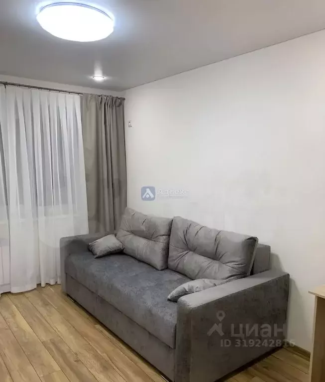2-к кв. Тюменская область, Тюмень ул. Мельникайте, 64 (42.5 м) - Фото 0