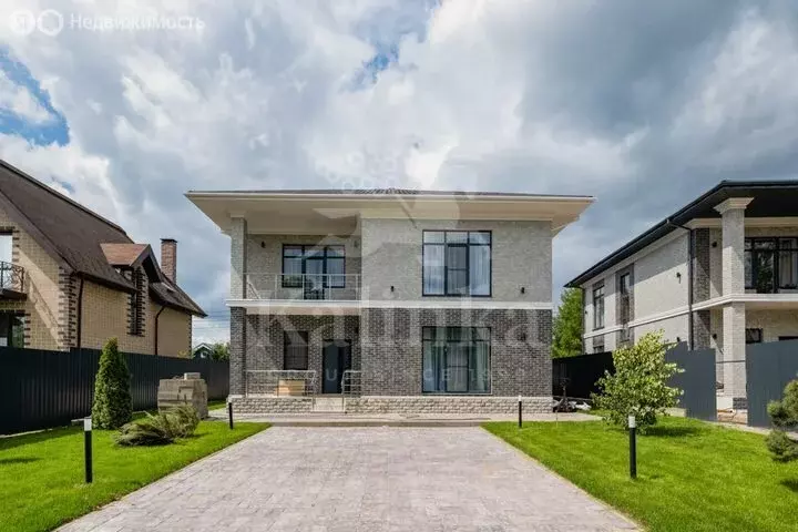 Дом в Одинцовский городской округ, село Немчиновка (250 м) - Фото 2