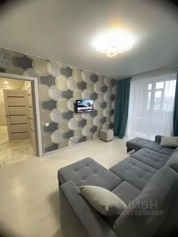 2-к кв. Тюменская область, Тюмень ул. Раушана Абдуллина, 6 (57.0 м) - Фото 1