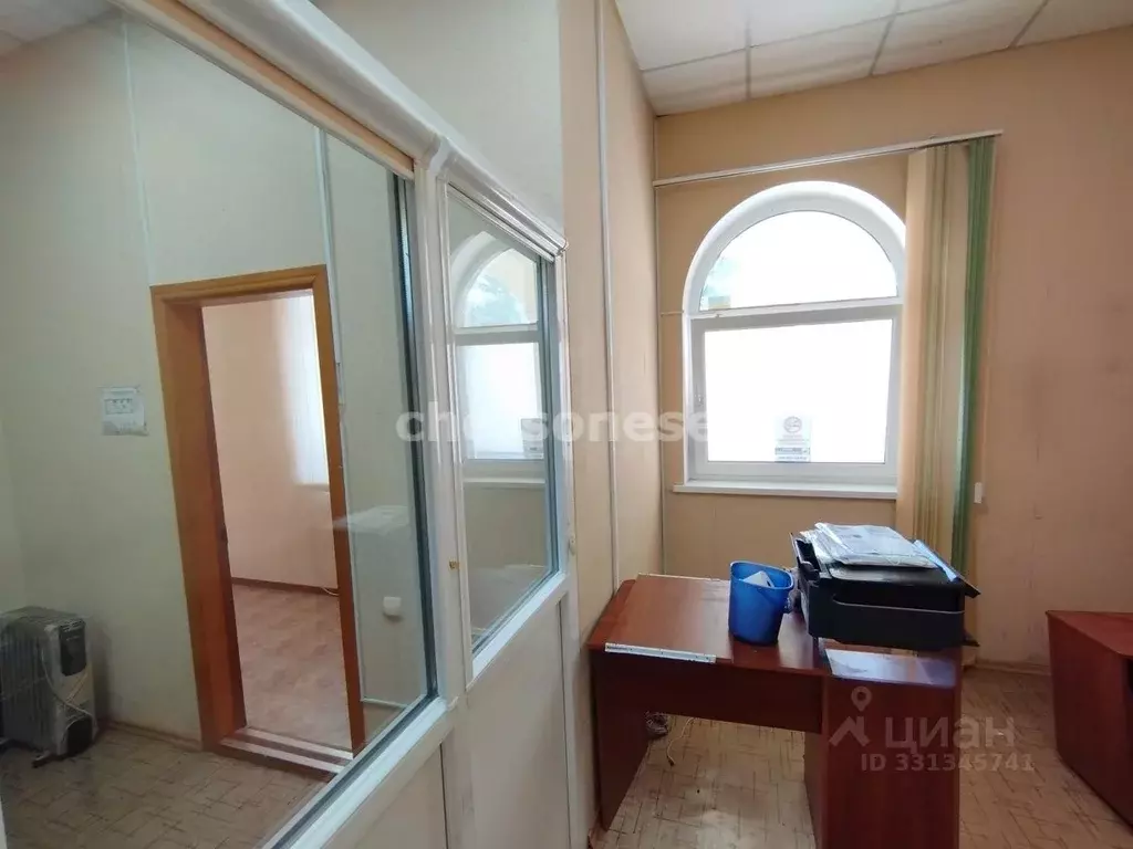 Офис в Севастополь ул. Хрусталева, 44Б (19 м) - Фото 1