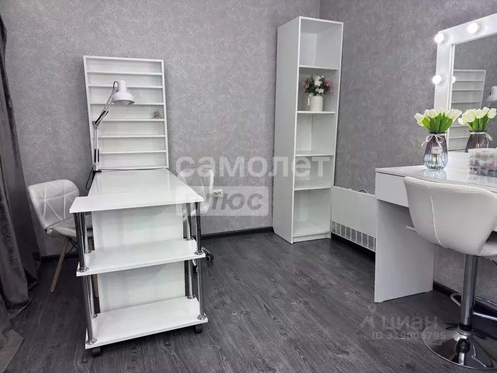 Помещение свободного назначения в Иркутская область, Иркутск ул. ... - Фото 1