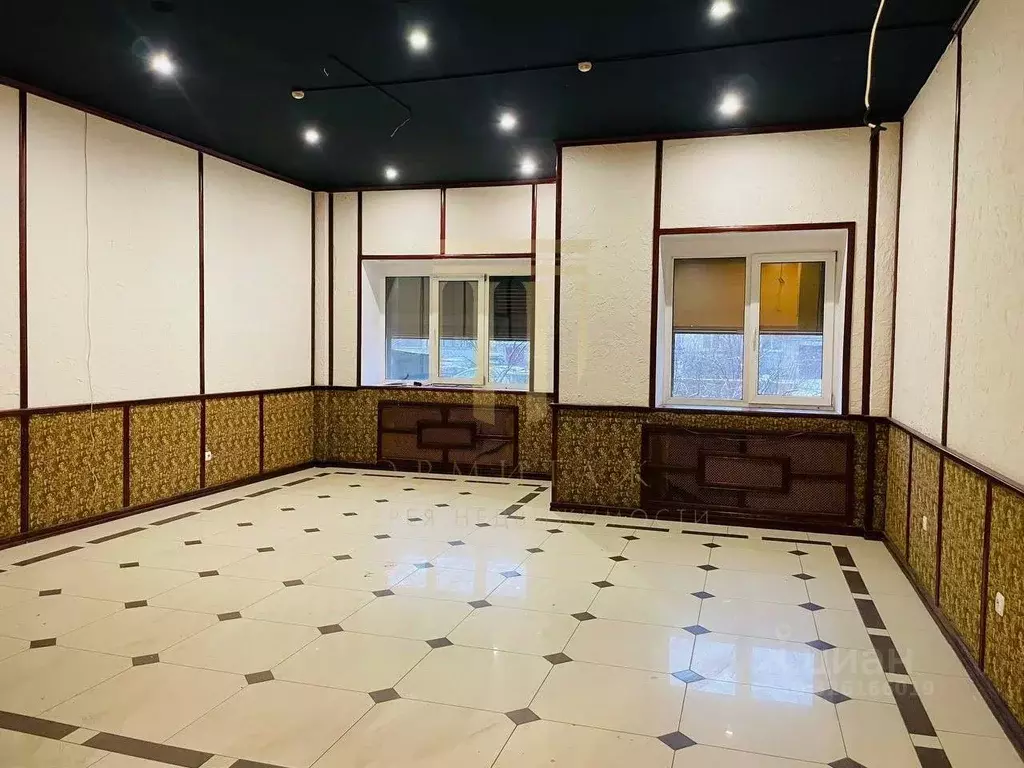 Торговая площадь в Ленинградская область, Отрадное Кировский район, ... - Фото 1