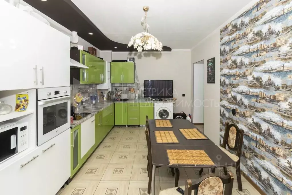 3-к кв. Тюменская область, Тюмень ул. Александра Матросова, 1к2 (110.0 ... - Фото 0