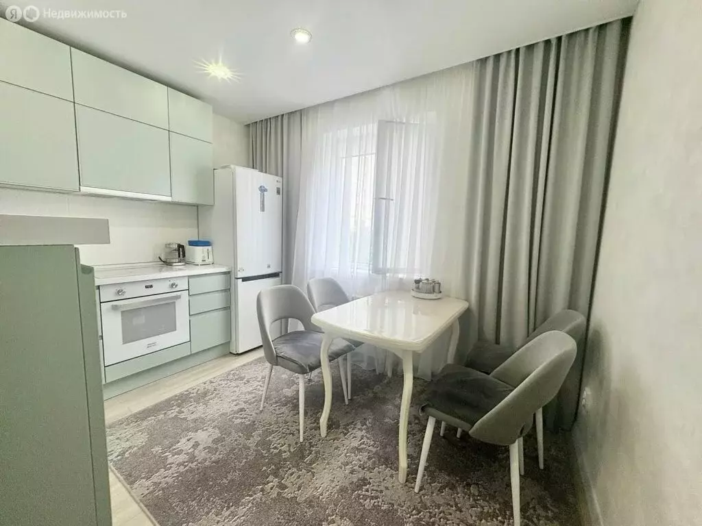 3-комнатная квартира: Курск, проспект Вячеслава Клыкова, 7 (79.1 м) - Фото 1