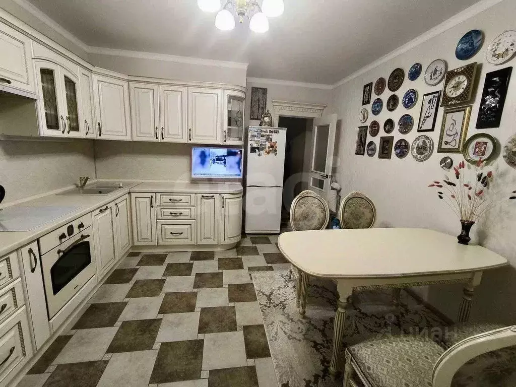2-к кв. Белгородская область, Белгород Гостенская ул., 12 (81.7 м) - Фото 1