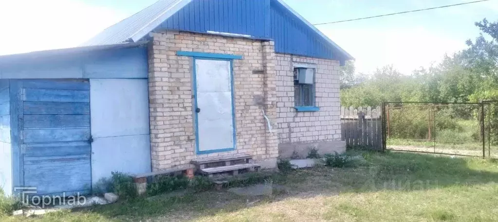 Дом в Саратовская область, Энгельсский район, Новопушкинское ... - Фото 0