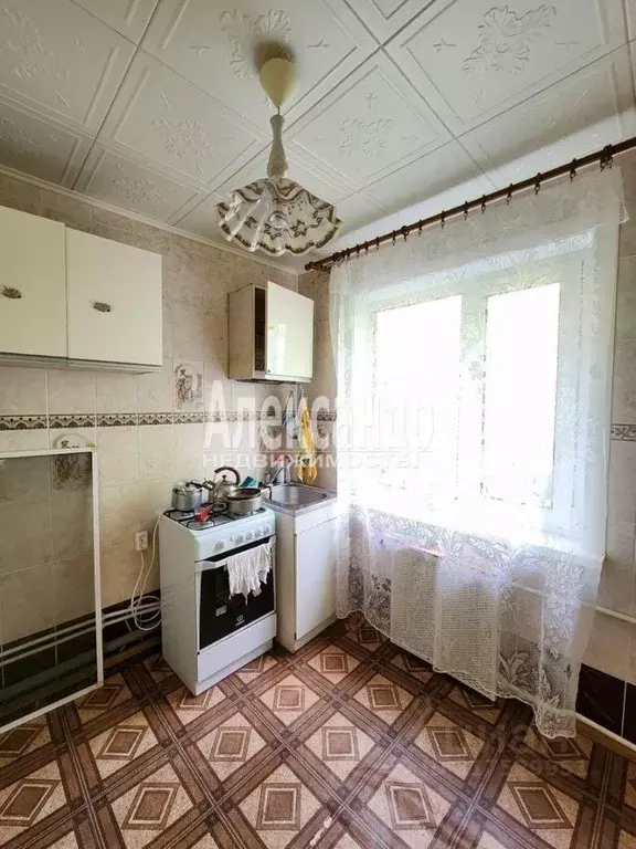 3-к кв. Ленинградская область, Кириши ул. Романтиков, 13 (56.7 м) - Фото 0