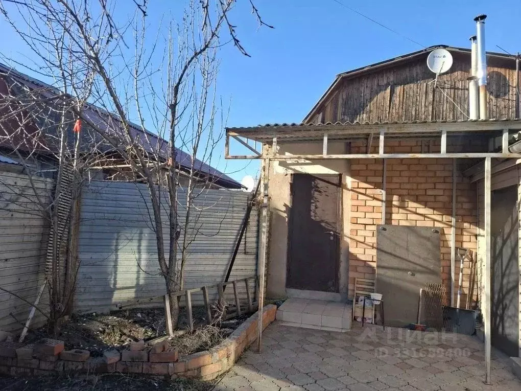 Дом в Оренбургская область, Оренбург ул. Коммуны, 136 (52 м) - Фото 1