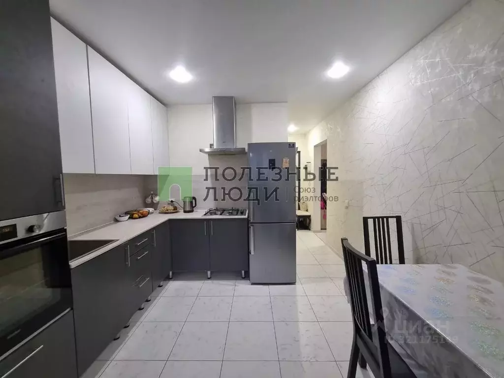 2-к кв. Татарстан, Зеленодольск просп. Строителей, 32А (56.1 м) - Фото 1