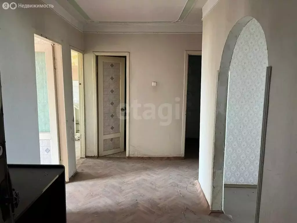 3-комнатная квартира: Беслан, улица Суворова, 1 (62 м) - Фото 0