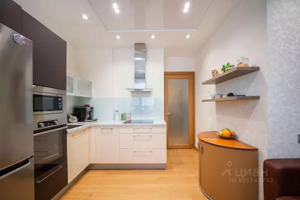 1-к кв. Свердловская область, Екатеринбург ул. Юмашева, 15 (50.4 м) - Фото 1