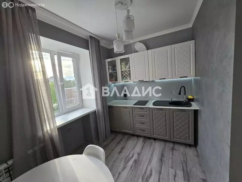 3-комнатная квартира: Тобольск, 8-й микрорайон, 28 (73.9 м) - Фото 1