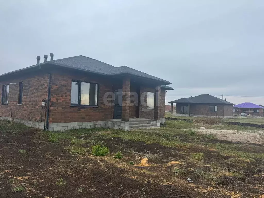 Дом в Белгородская область, Корочанский район, Мелиховское с/пос, с. ... - Фото 1