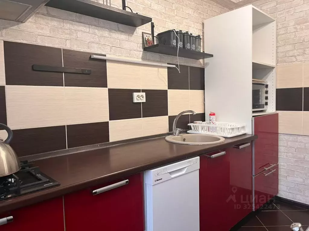 3-к кв. Московская область, Наро-Фоминск ул. Бобруйская, 1 (61.4 м) - Фото 2