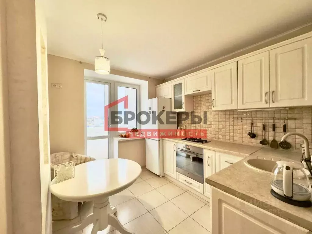 2-к кв. Севастополь ул. Бориса Михайлова, 25 (57.5 м) - Фото 0