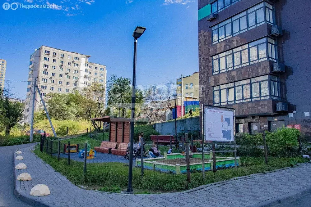 3-комнатная квартира: Владивосток, улица Кирова, 33 (60.7 м) - Фото 1